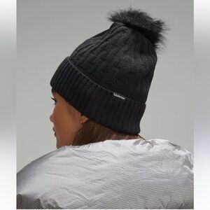 🆕LULULEMON ATHLETICA: Charcoal Black Knit Beanie with Pom-Pom NWT